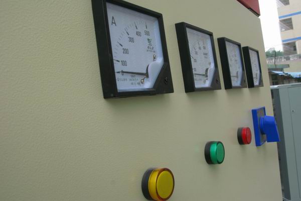 岫岩配电箱-3683讲讲配电箱的操作和检修步